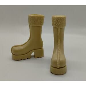 Bratz Wintertime Wonderland DANA Tan Snow Boots